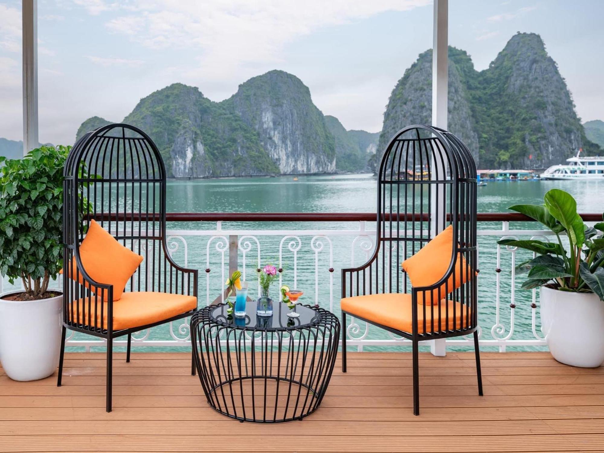 Mb Central Hotel Cat Ba Island Екстериор снимка