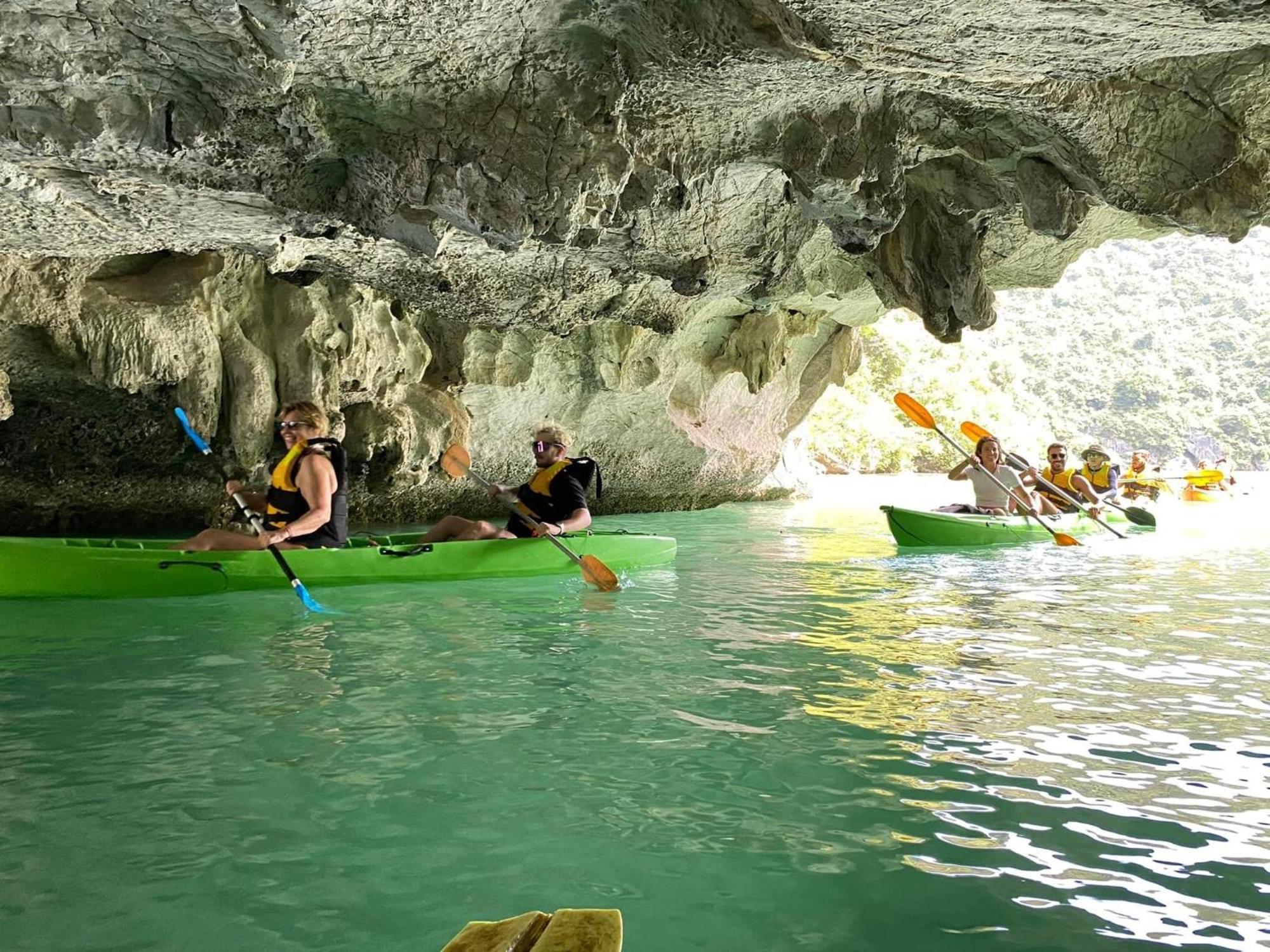 Mb Central Hotel Cat Ba Island Екстериор снимка